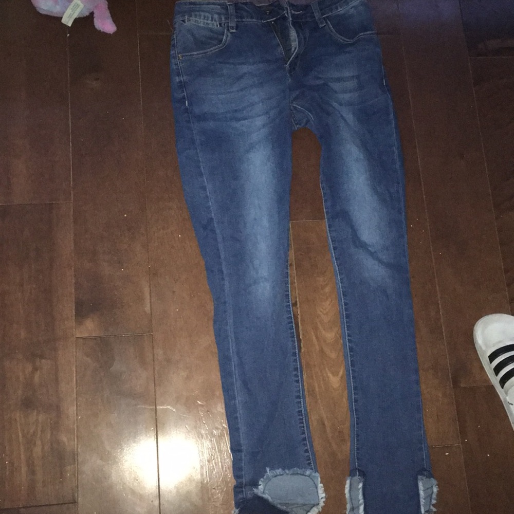 Jeans with cut ankles?